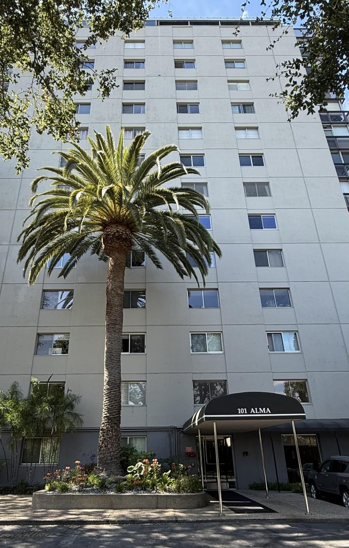 101 Alma Street 1102