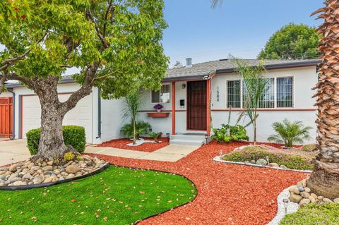 Photo of 1584 Sabina Way, SAN JOSE, CA 95118 (MLS # ML82052442)