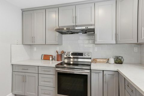 Tiny photo for 4173 El Camino Real #9, PALO ALTO, CA 94306 (MLS # ML82043283)