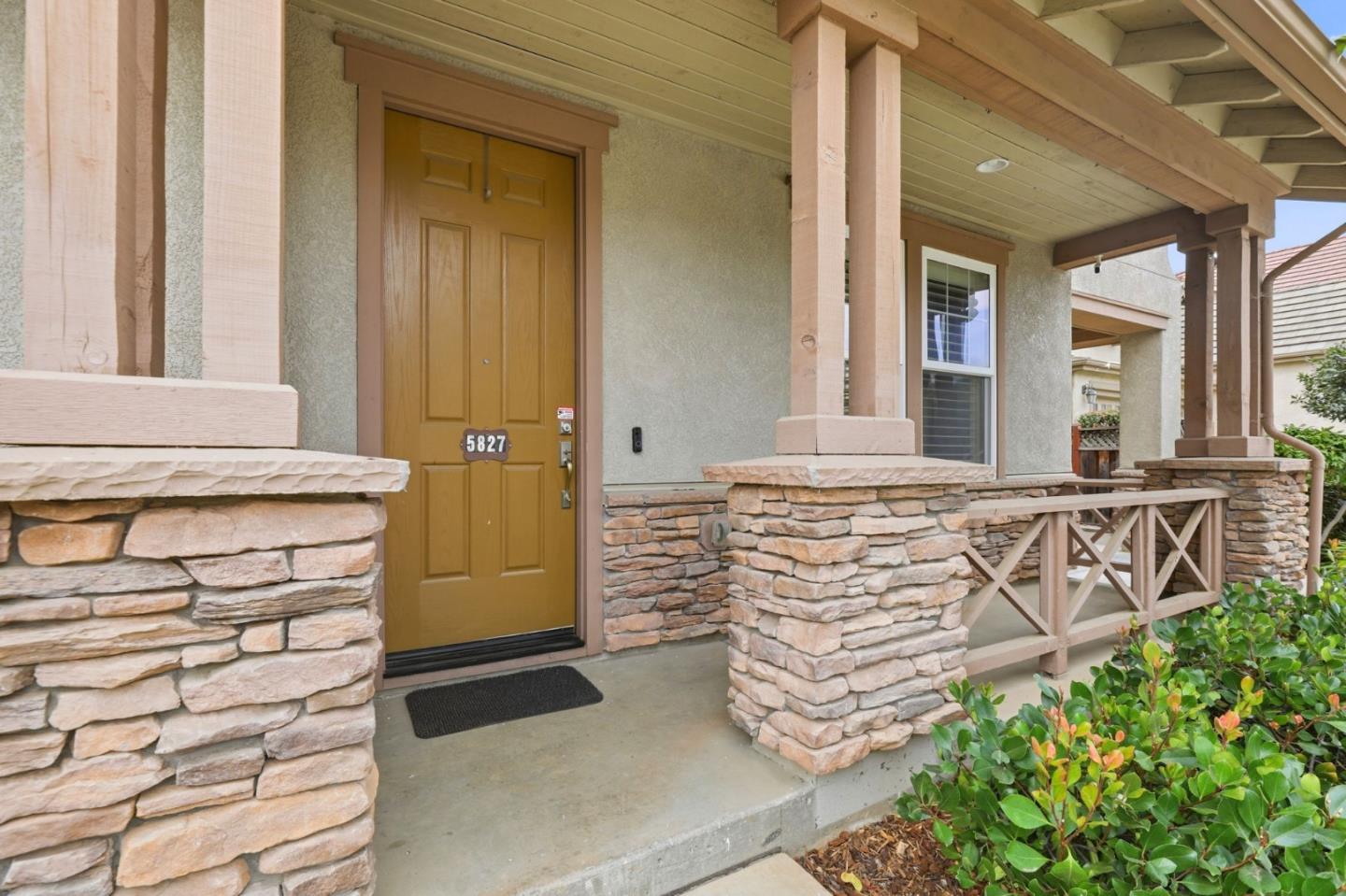 5827 Casita Way