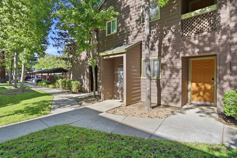 1211 Yarwood Court