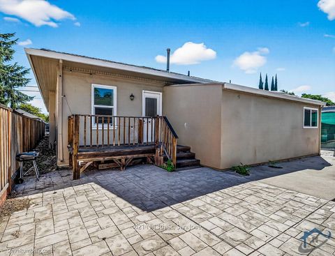 Tiny photo for 421 N 13th Street, SAN JOSE, CA 95112 (MLS # ML82023096)