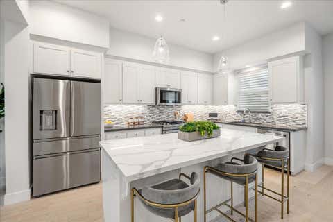 Featured picture for the property ML81975668