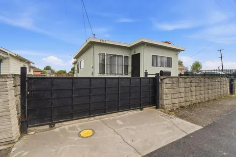 8715 E Street, Oakland, CA 94621 - #: ML82046061