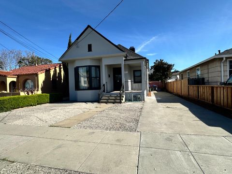 Photo of 1072 Vine Street, SAN JOSE, CA 95110 (MLS # ML82038086)