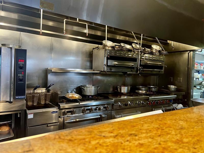 1075/1077 El Camino Real