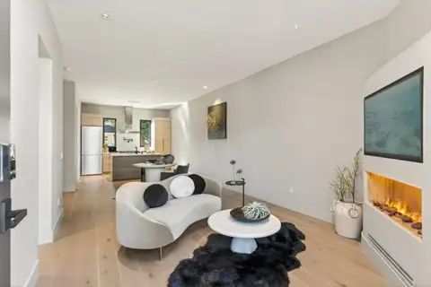 MLS: ML82052941
