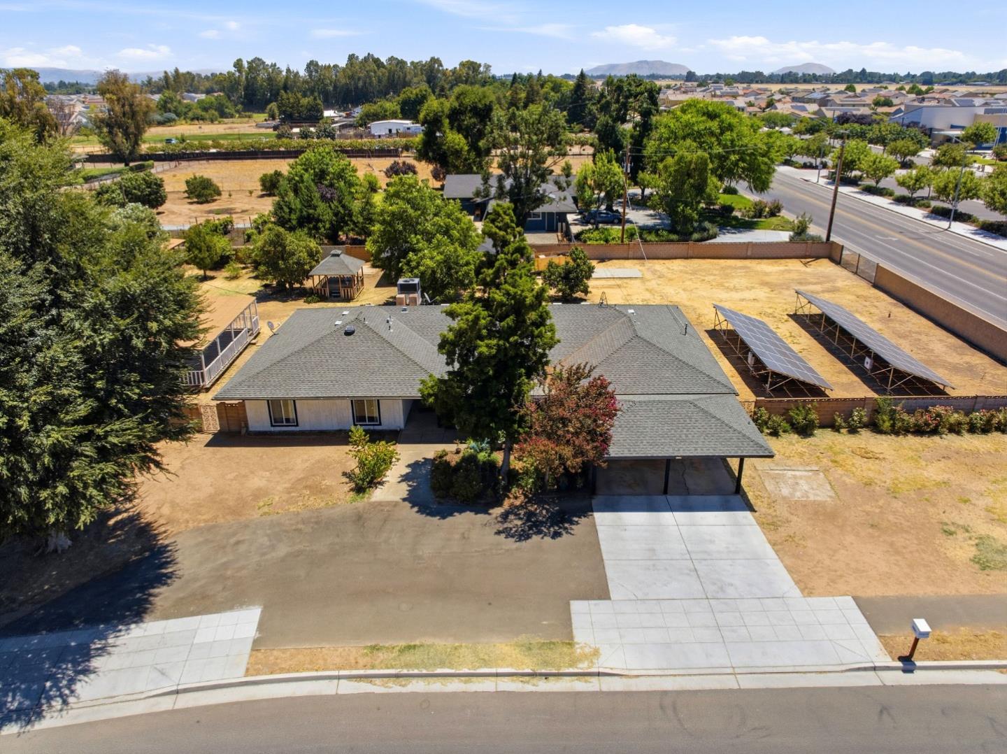 Photo 1 of 40 — 2520 North Temperance Avenue, FRESNO, CA 93727