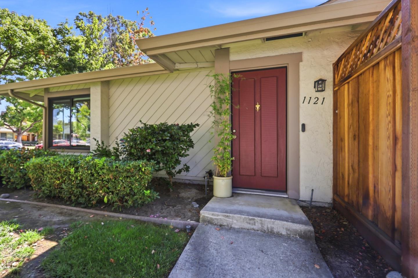 1121 Cooper River Drive
