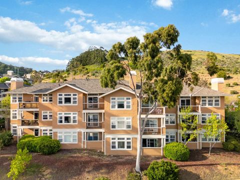 Photo of 212 Crescent Court, BRISBANE, CA 94005 (MLS # ML82040624)