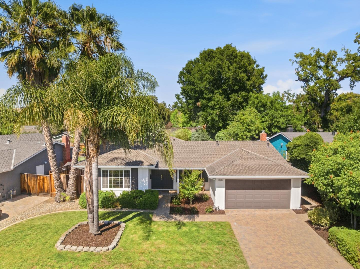 3880 Villa Glen Way