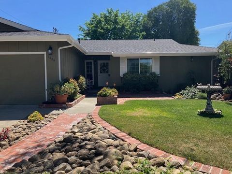 Photo of 1486 Blackstone Avenue, SAN JOSE, CA 95118 (MLS # ML82041686)
