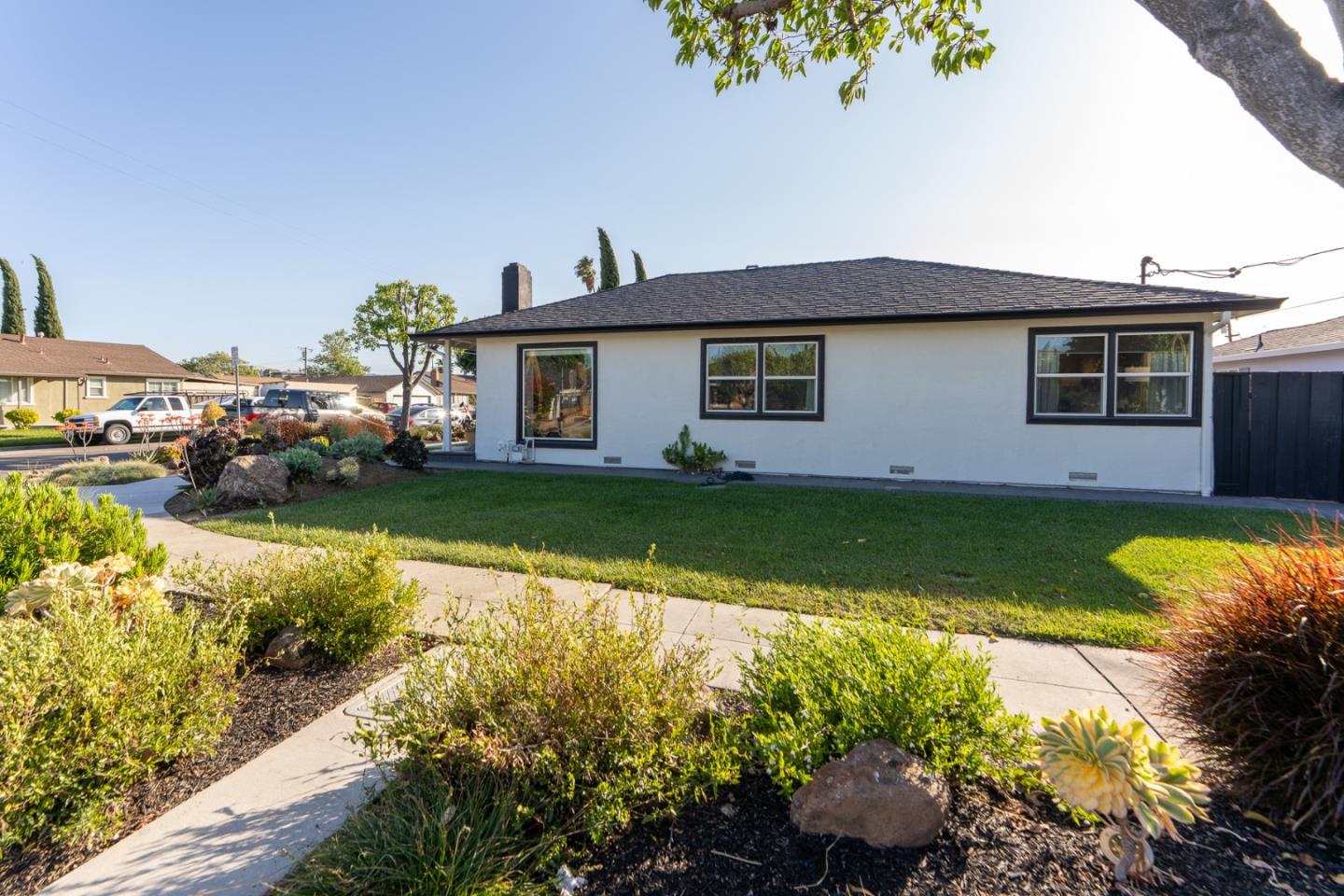 1825 Wilshire Boulevard