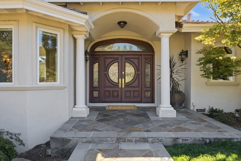 27960 Roble Blanco Court