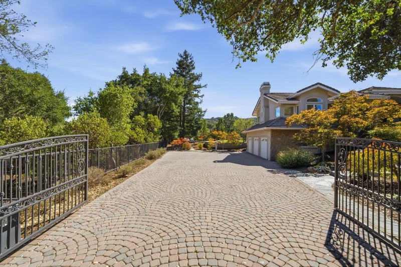 27960 Roble Blanco Court