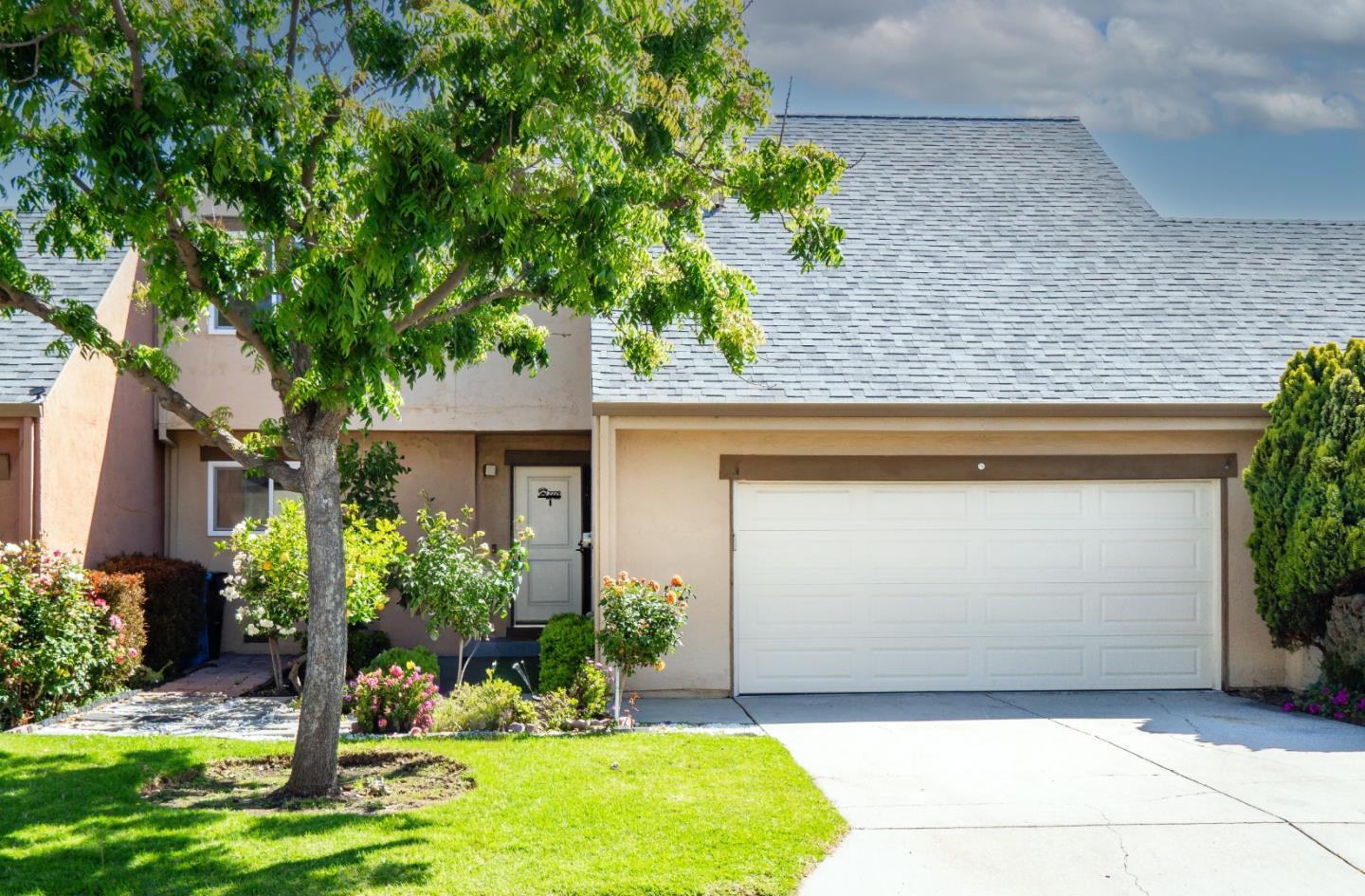 2229 Avenida De Los Alumnos