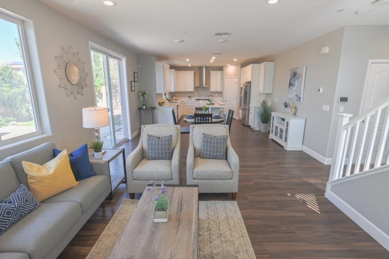 305 East Forsythia Way