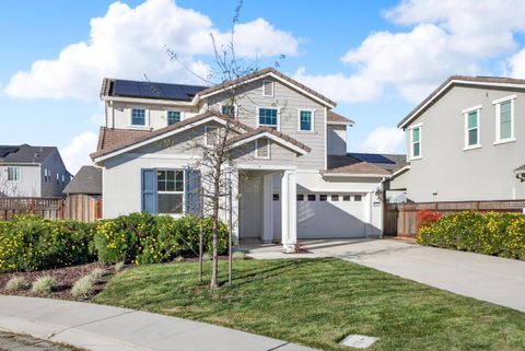 Photo of 17533 Pegasus Ct, LATHROP, CA 95330 (MLS # ML82030412)