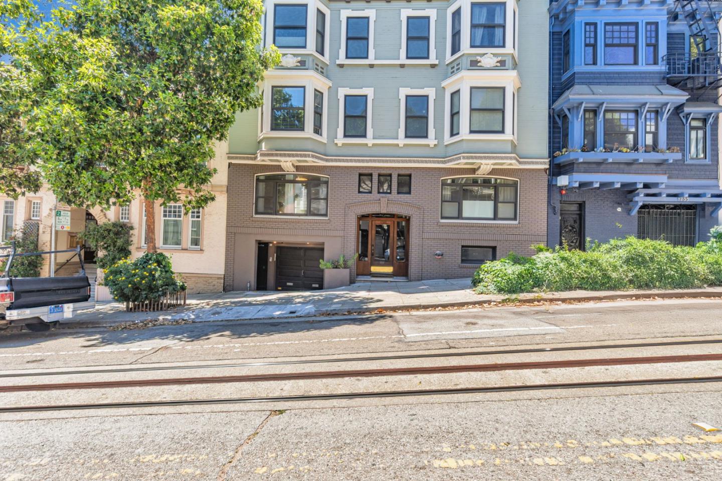 1725 Hyde Street 1