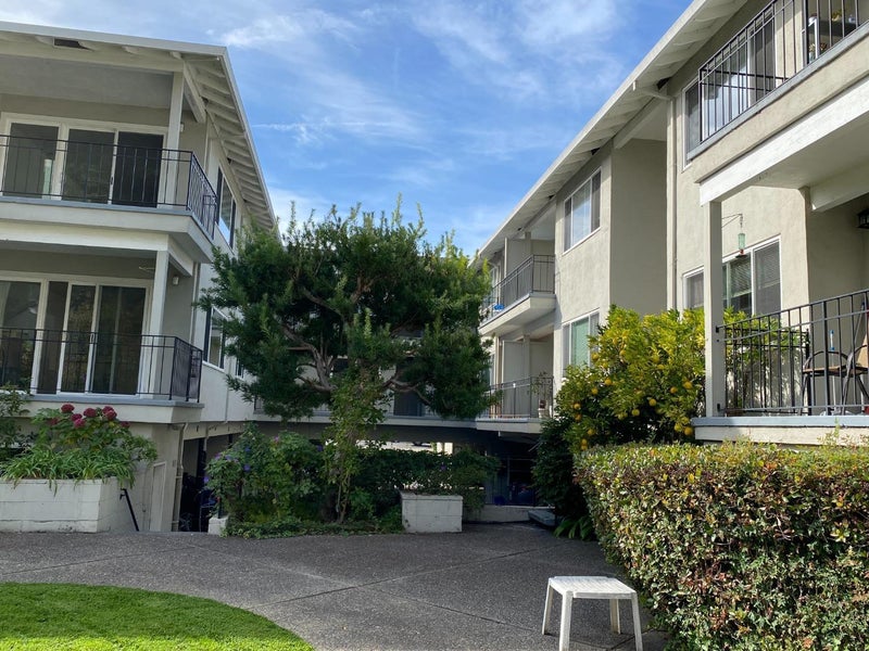 837 Cowper Street