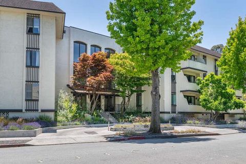 Photo of 1515 Floribunda Avenue #309, BURLINGAME, CA 94010 (MLS # ML82038611)