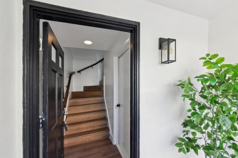 894 Burnett Avenue