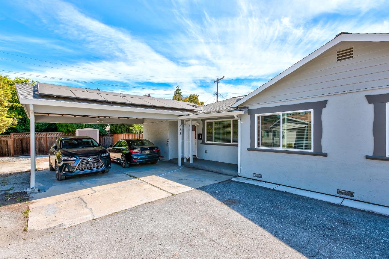 686-688 San Luisito Way