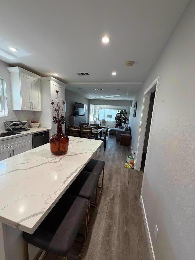 Undisclosed Address #ML82062751, Oakland CA 94605