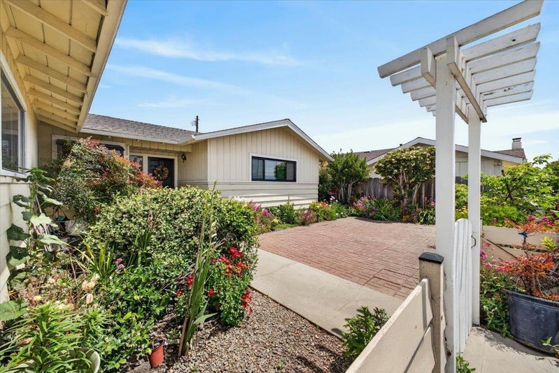 251 La Mesa Drive