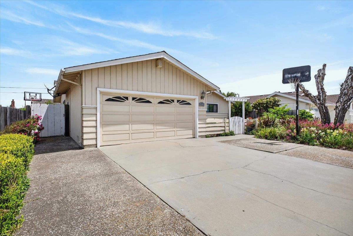251 La Mesa Drive