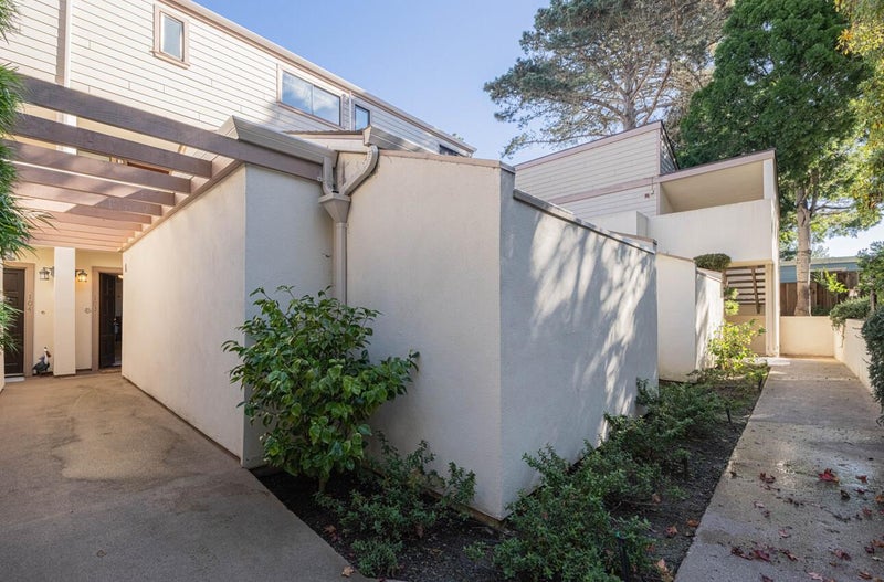 585 Hawthorne Street 103
