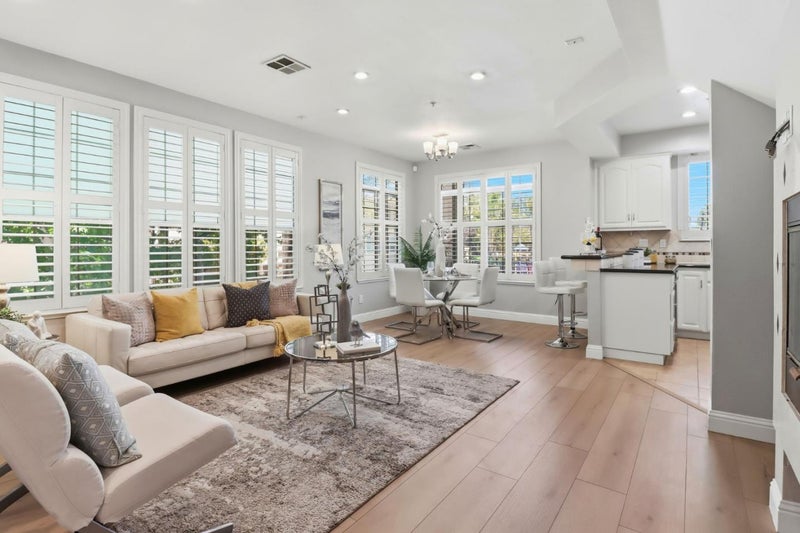 352 Montecito Way
