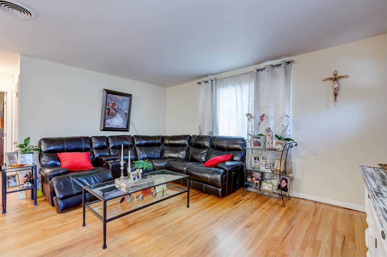875-877 Altamont Court