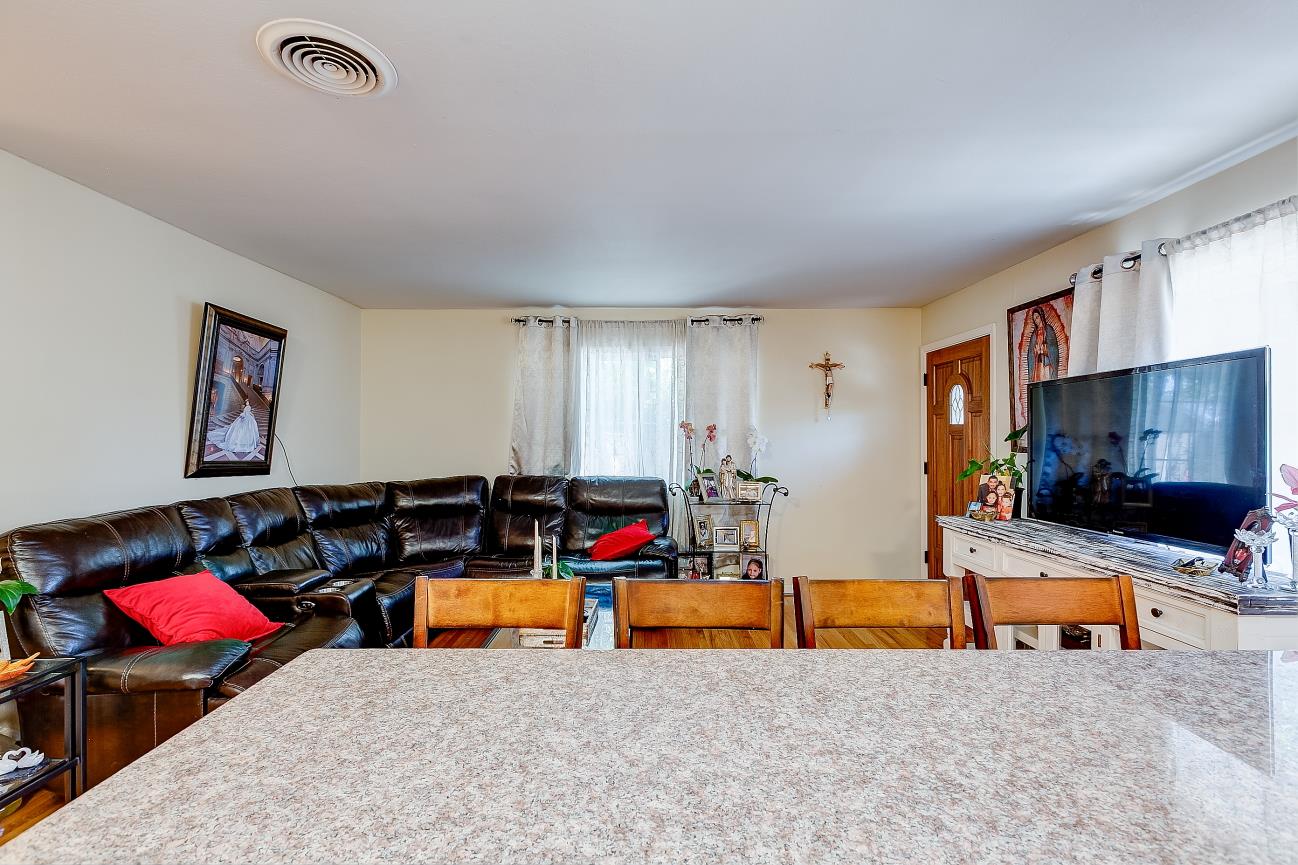 875-877 Altamont Court