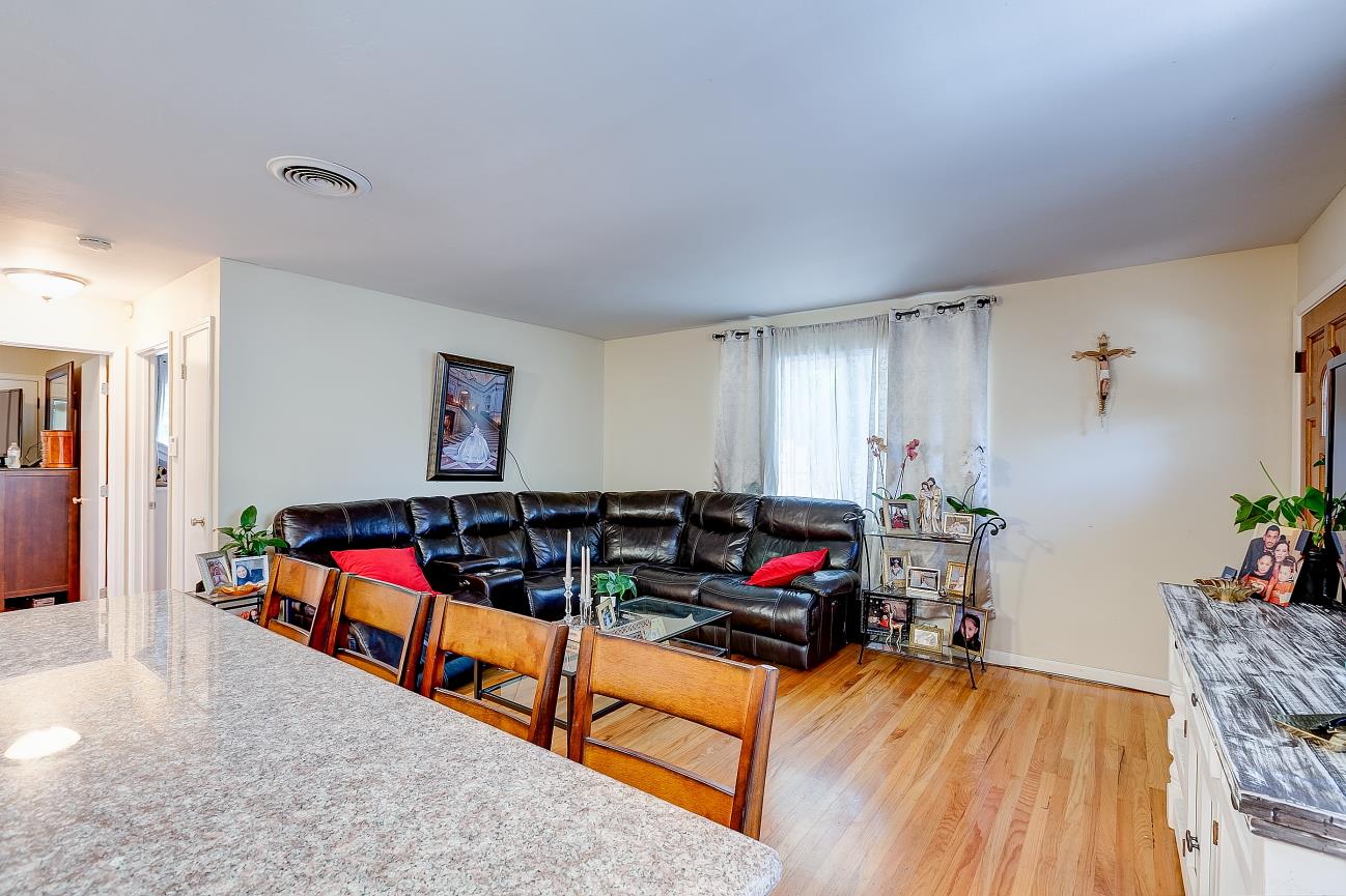 875-877 Altamont Court