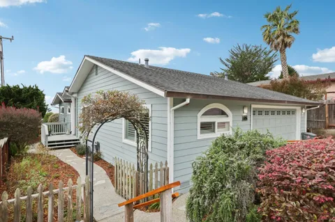 696 Francisco Street, El Granada, CA 94018 - #: ML82034946