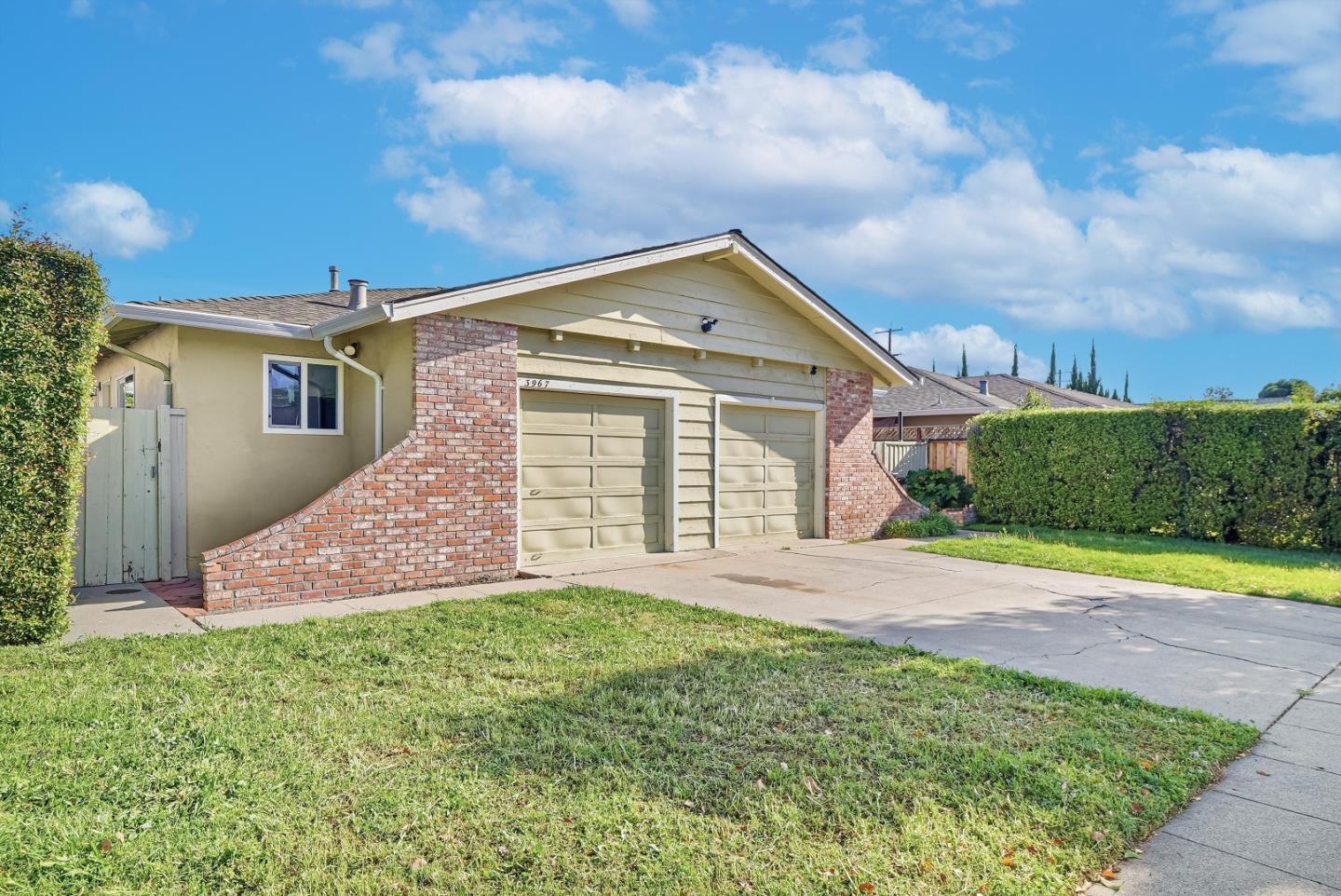 3965-3967 Bismarck Drive