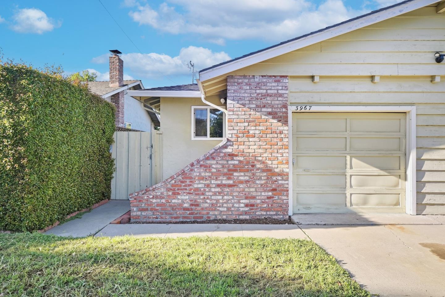 3965-3967 Bismarck Drive
