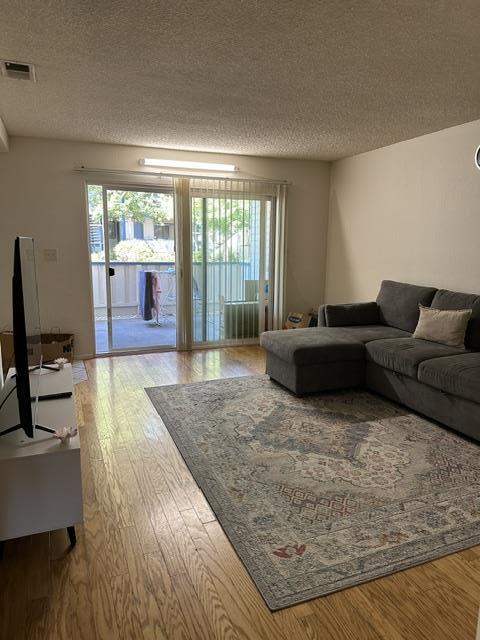 46666 Winema Common
