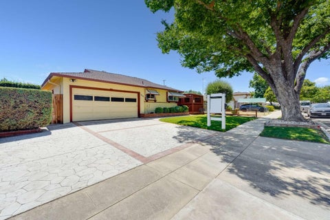 Photo of 1402 Sprucewood Drive, SAN JOSE, CA 95118 (MLS # ML82055767)