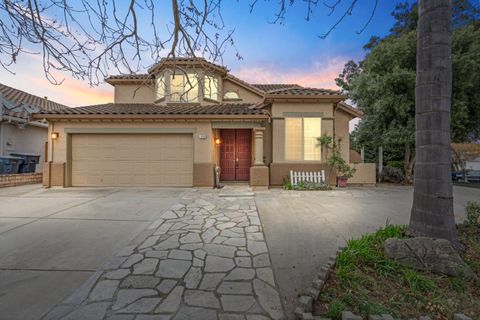 Photo of 1258 De Cunha Court, SALINAS, CA 93906 (MLS # ML82027379)