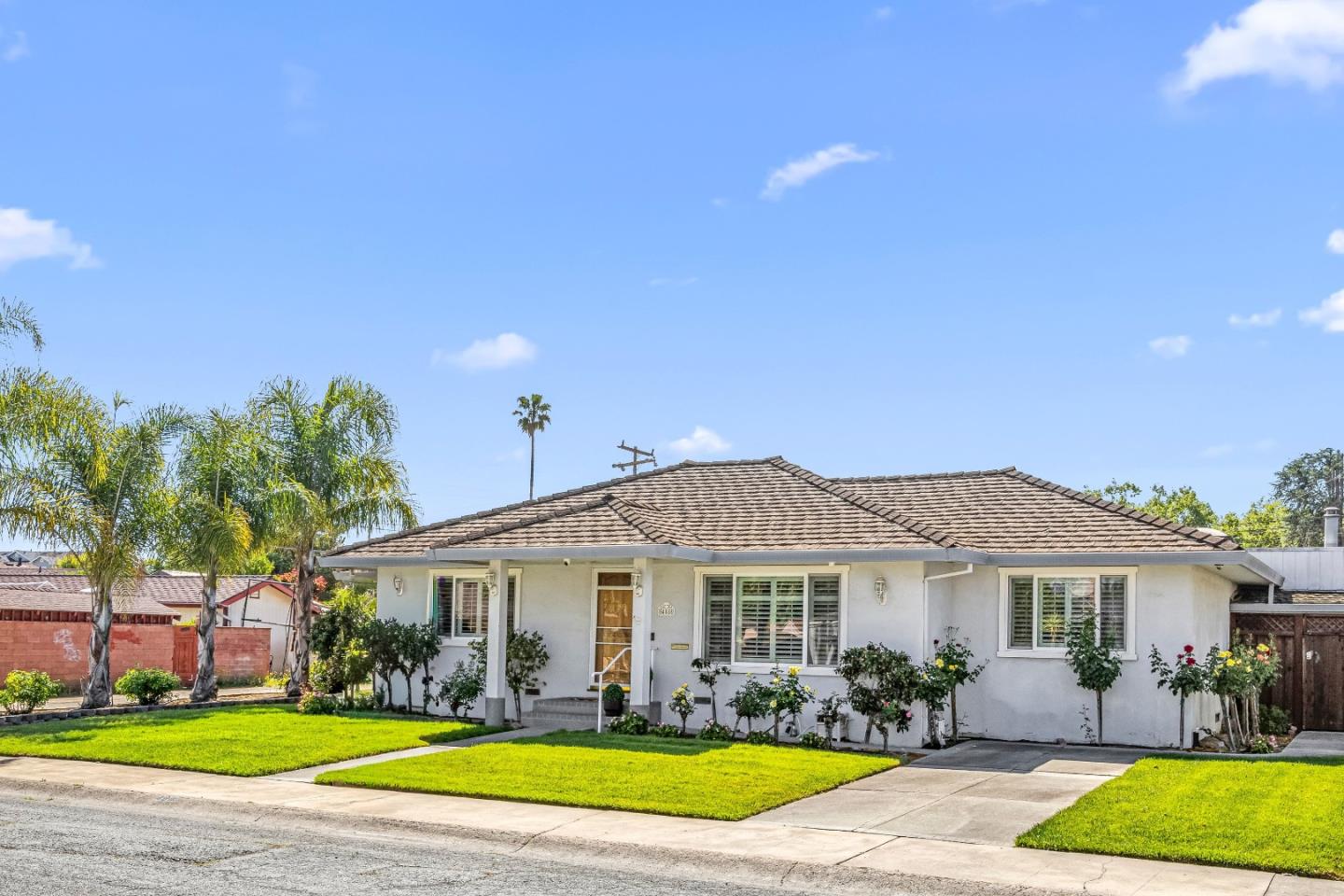 408 La Sierra Way