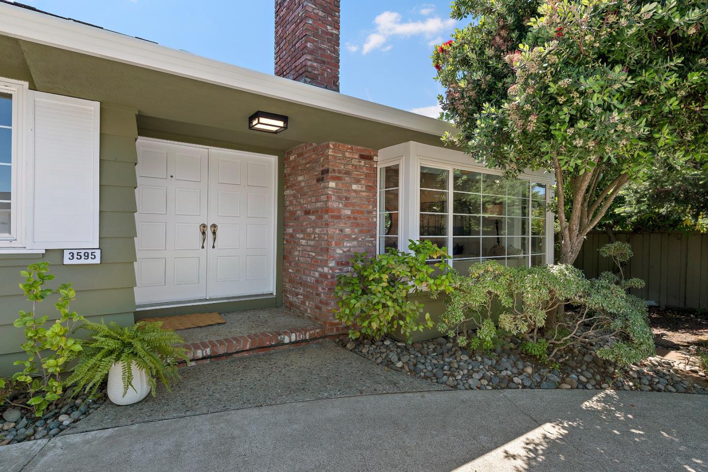 3595 Oakes Drive