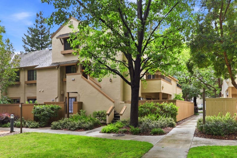 1941 Huxley Court