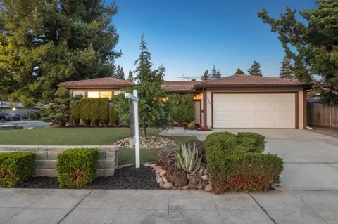 1049 Azalea Drive, Sunnyvale, CA 94086 - MLS#: ML82001190