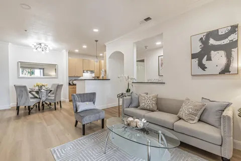 801 S Winchester Boulevard Unit 2103, San Jose, CA 95128 - #: ML81997216