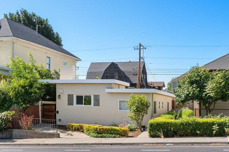 841 Georgia Street