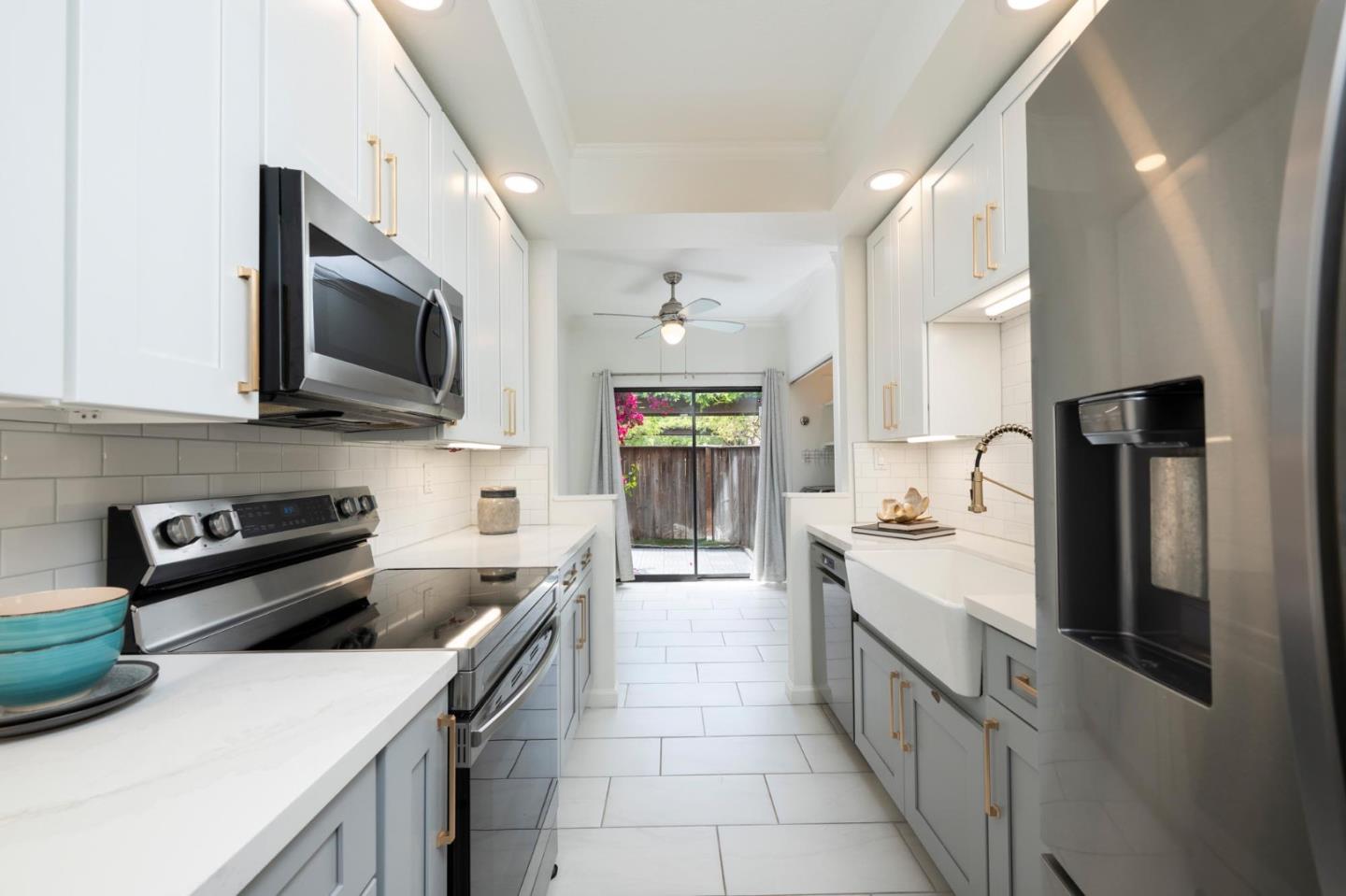 1135 Shoreline Drive