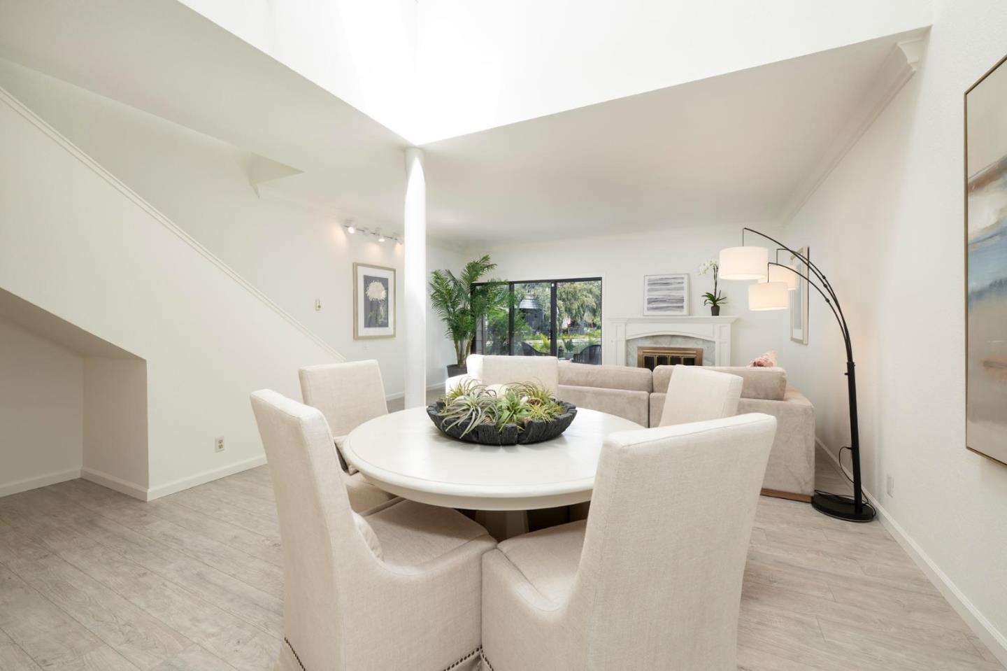 1135 Shoreline Drive