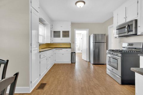 Tiny photo for 404 Ellis Street, KING CITY, CA 93930 (MLS # ML82025308)